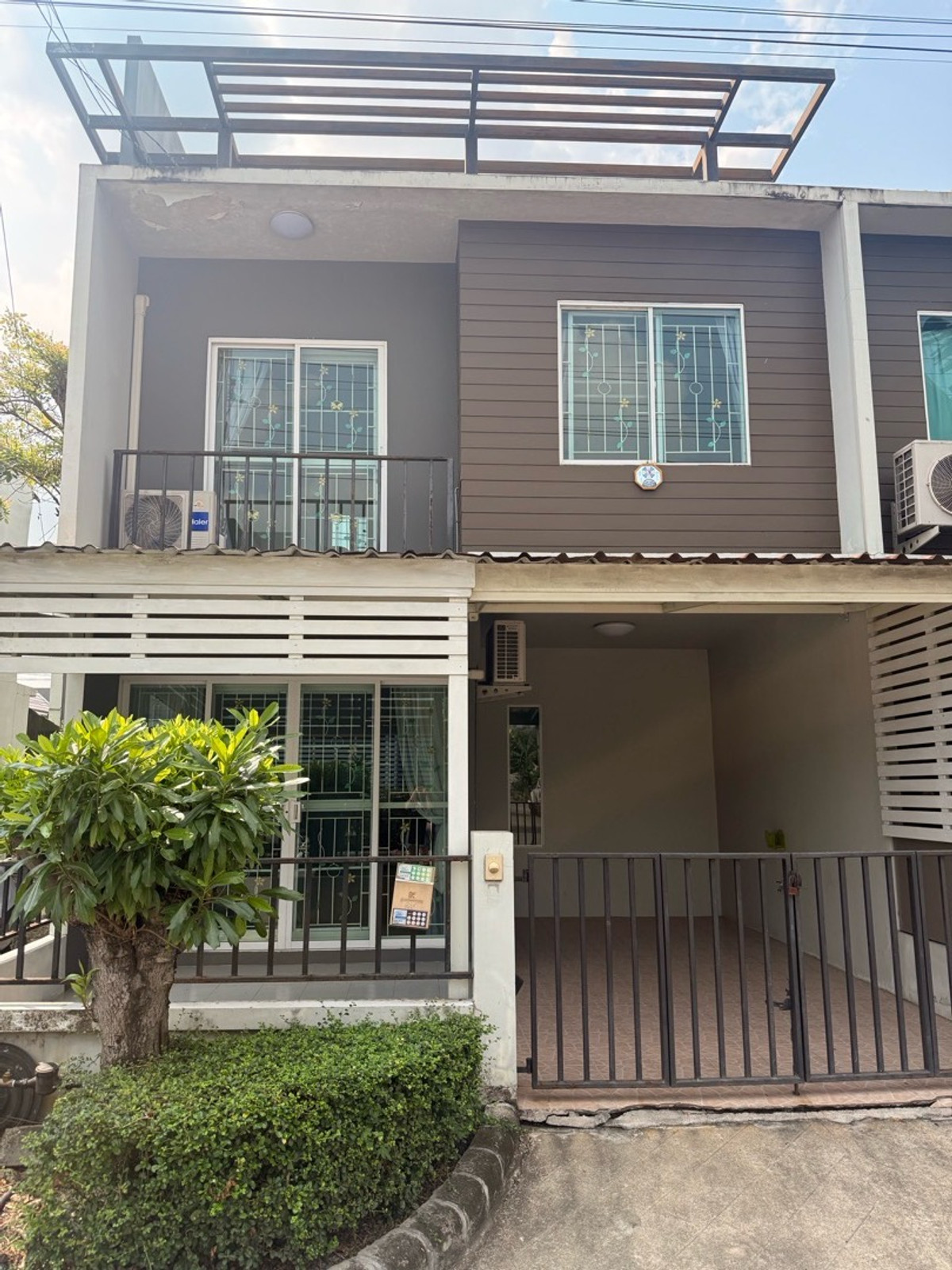 ให้เช่าทาวน์โฮมปทุมธานี รังสิต ธรรมศาสตร์ : ทาวน์โฮมให้เช่า ลำลูกกาคลอง 4  เฟอร์นิเจอร์ครบ
เช่า 10,000/เดือน รวมส่วนกลาง
บ้านหลังมุม มีสระว่ายน้ำ ฟิตเนส
10 นาทีจากวงแหวนกาญจนาภิเษก 💕
