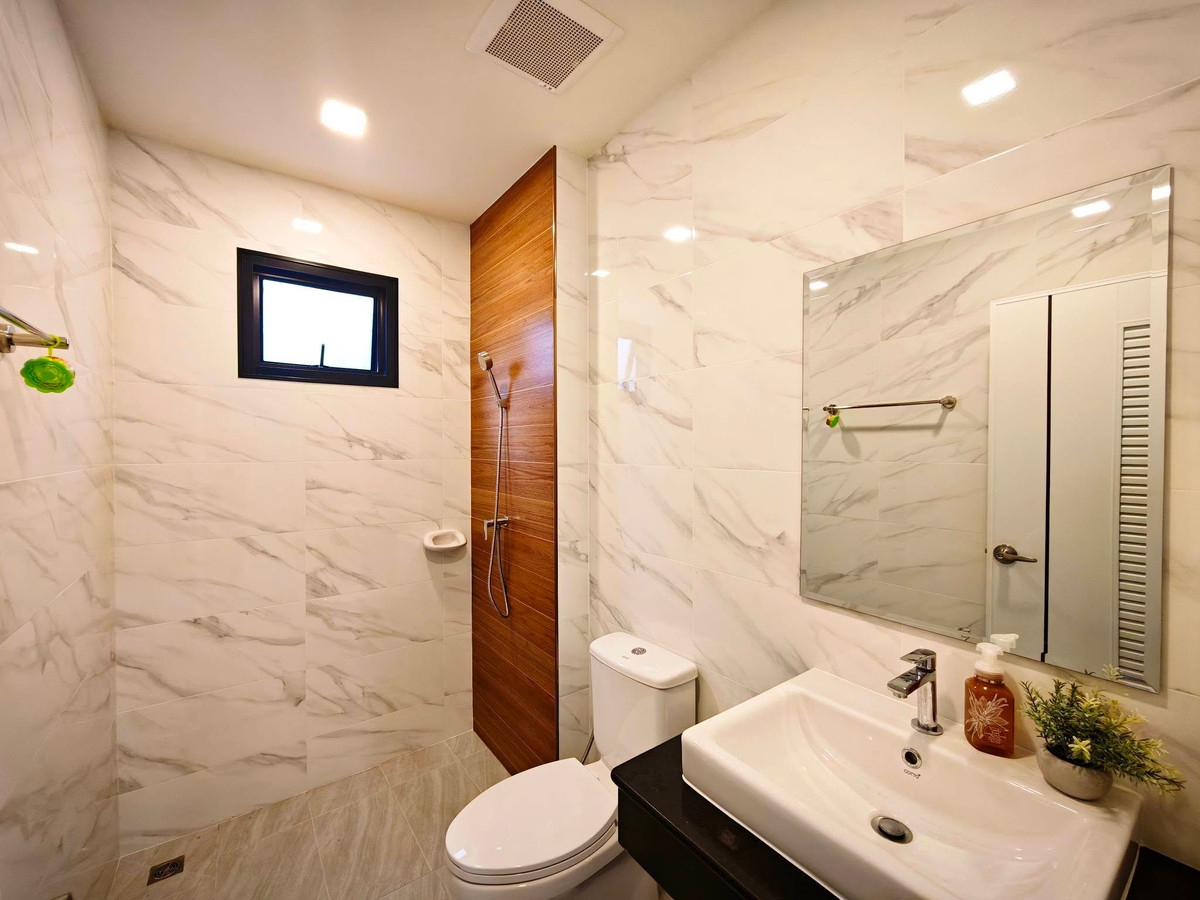 For SaleHousePattaya, Bangsaen, Chonburi : The Grand 9 / 4 Bedrooms (SALE WITH TENANT), The Grand 9 / 4 Bedrooms (Sale with Tenant) BEWN082