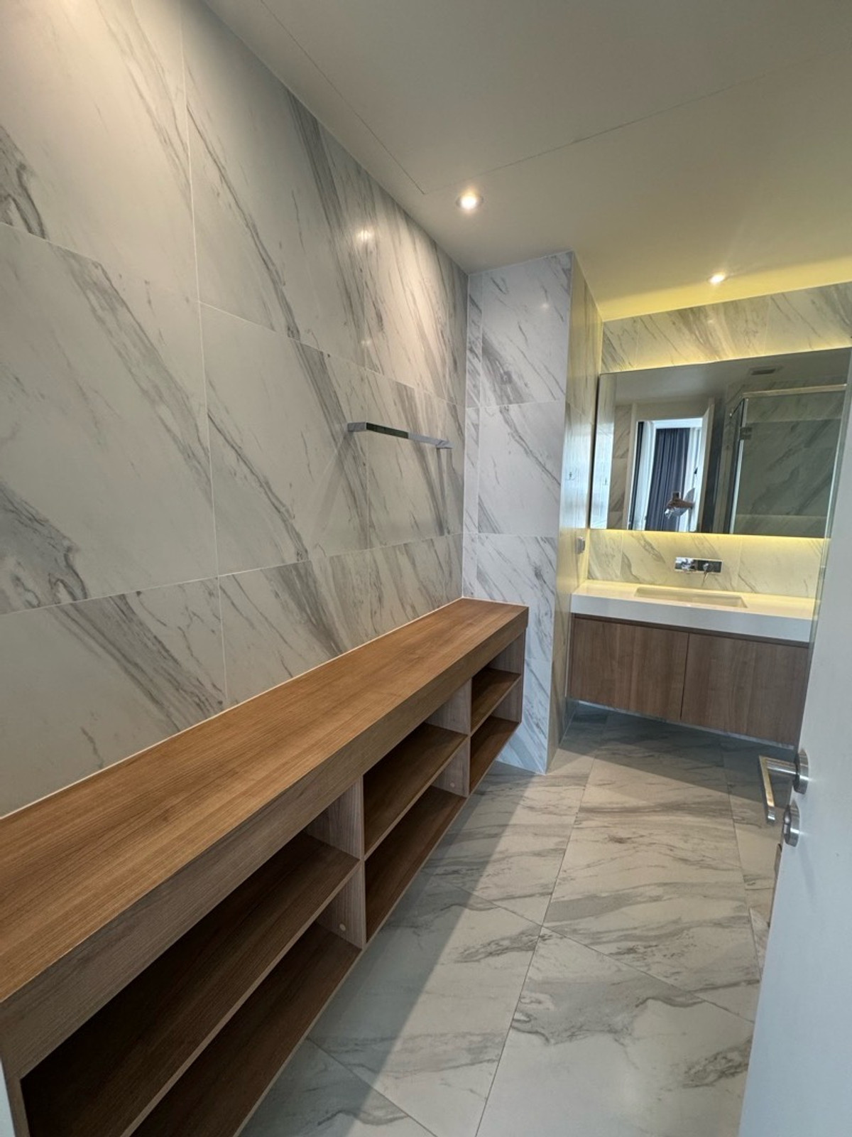 ให้เช่าคอนโดสุขุมวิท อโศก ทองหล่อ : For Rent Muniq Sukhumvit 23 1 bedroom 43,000 baht allowed pet contact 0869017364