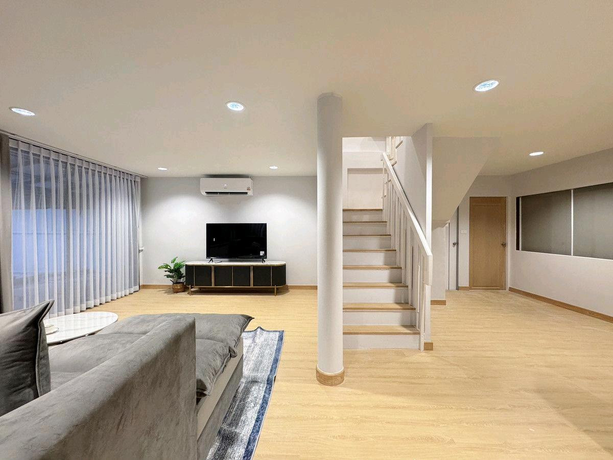 ให้เช่าบ้านรัชดา ห้วยขวาง : 🚩For Rent : Single house in Ladphrao - Suthisan / 5 Bed,4 Bath / 5 Parking 