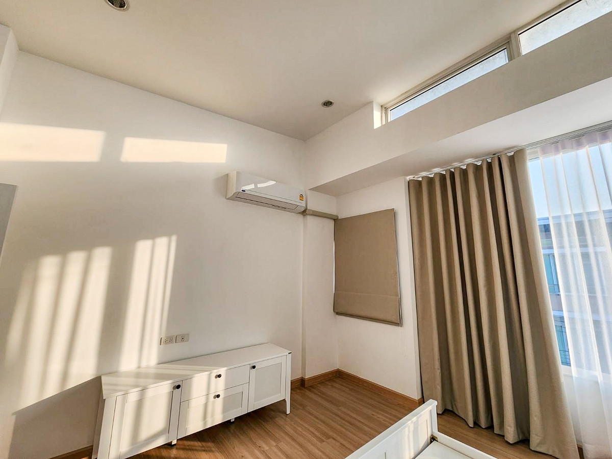 For RentTownhomeRama3 (Riverside),Satupadit : For Rent❗ 3-story townhome, Thanapat Green Zone, for rent with furniture, 3 floors, 3 bedrooms, 3 bathrooms.