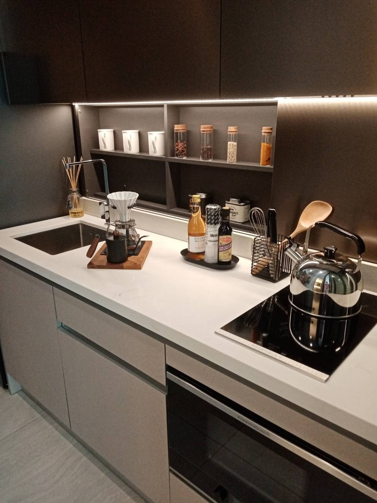 ขายคอนโดราชเทวี พญาไท : From Developer Address Siam Ratchataewee 31 sq.m. 中 日 Please add LINE ID @806qphgn o8415o5483