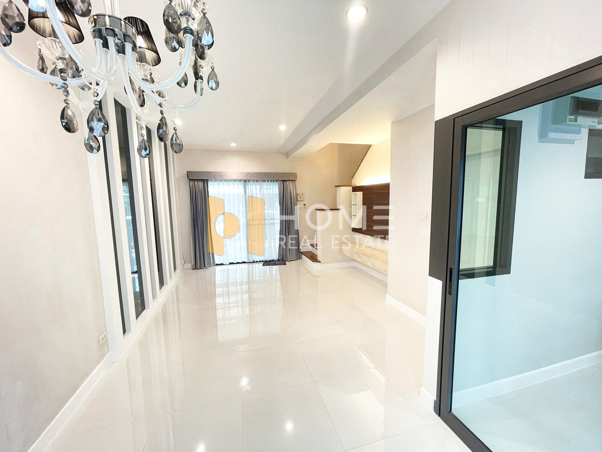 For SaleTownhomePattanakan, Srinakarin : The Metro Pattanakarn - Srinakarin / 3 Bedrooms (FOR SALE) FONT032