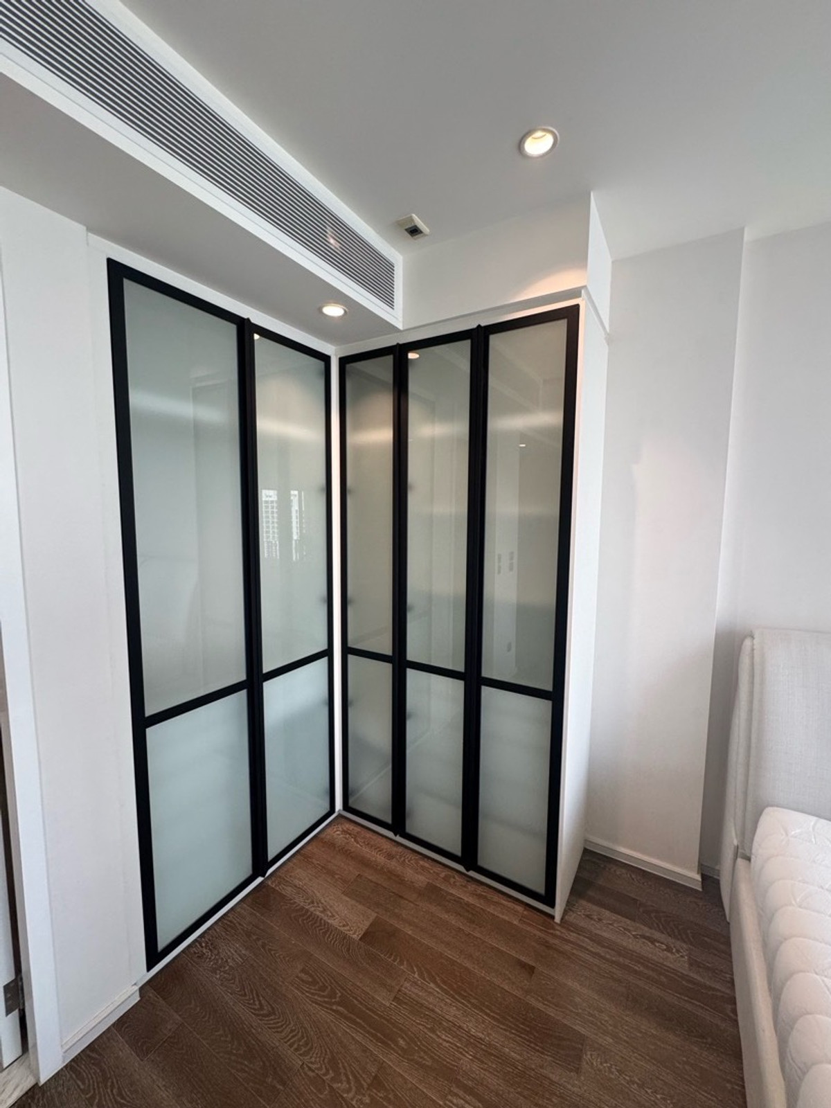 ให้เช่าคอนโดสุขุมวิท อโศก ทองหล่อ : For Rent Muniq Sukhumvit 23 1 bedroom 43,000 baht allowed pet contact 0869017364