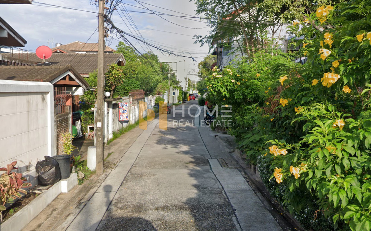 ขายที่ดินโชคชัย4 ลาดพร้าว71 : ที่ดินทำเลเมือง ราคาพิเศษ 🔥  ที่ดิน ลาดพร้าว 41 แยก 20 / (ขาย), Land Lat Phrao 41 intersection 20 / (FOR SALE) TPM334