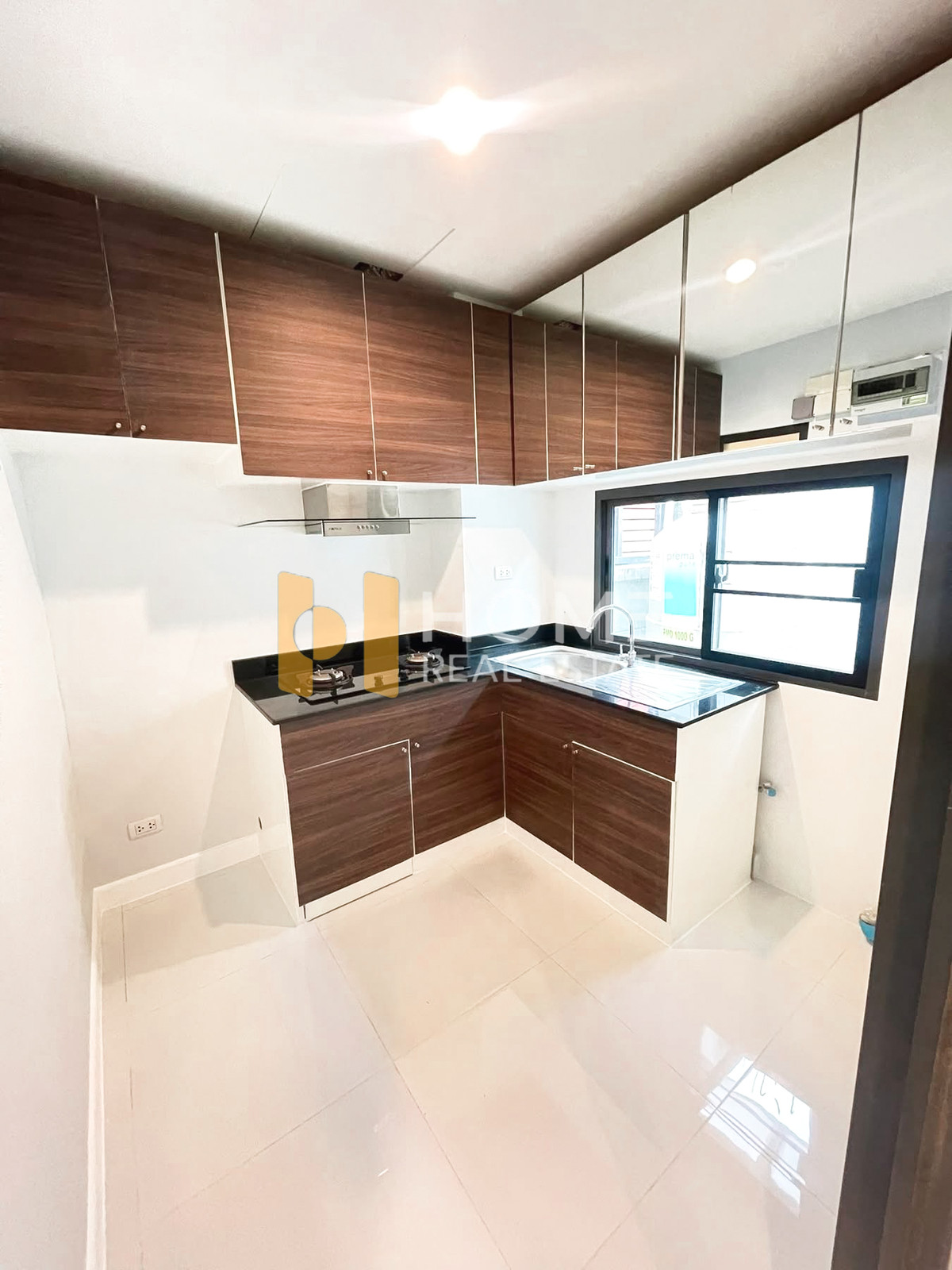 For SaleTownhomePattanakan, Srinakarin : The Metro Pattanakarn - Srinakarin / 3 Bedrooms (FOR SALE) FONT032