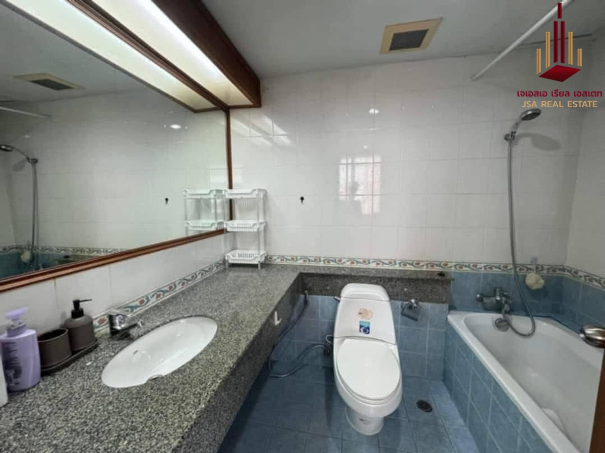 ขายคอนโดสุขุมวิท อโศก ทองหล่อ : ✨ For Sale: Asoke Place Condo ✨  💰 Only 10,990,000 THB