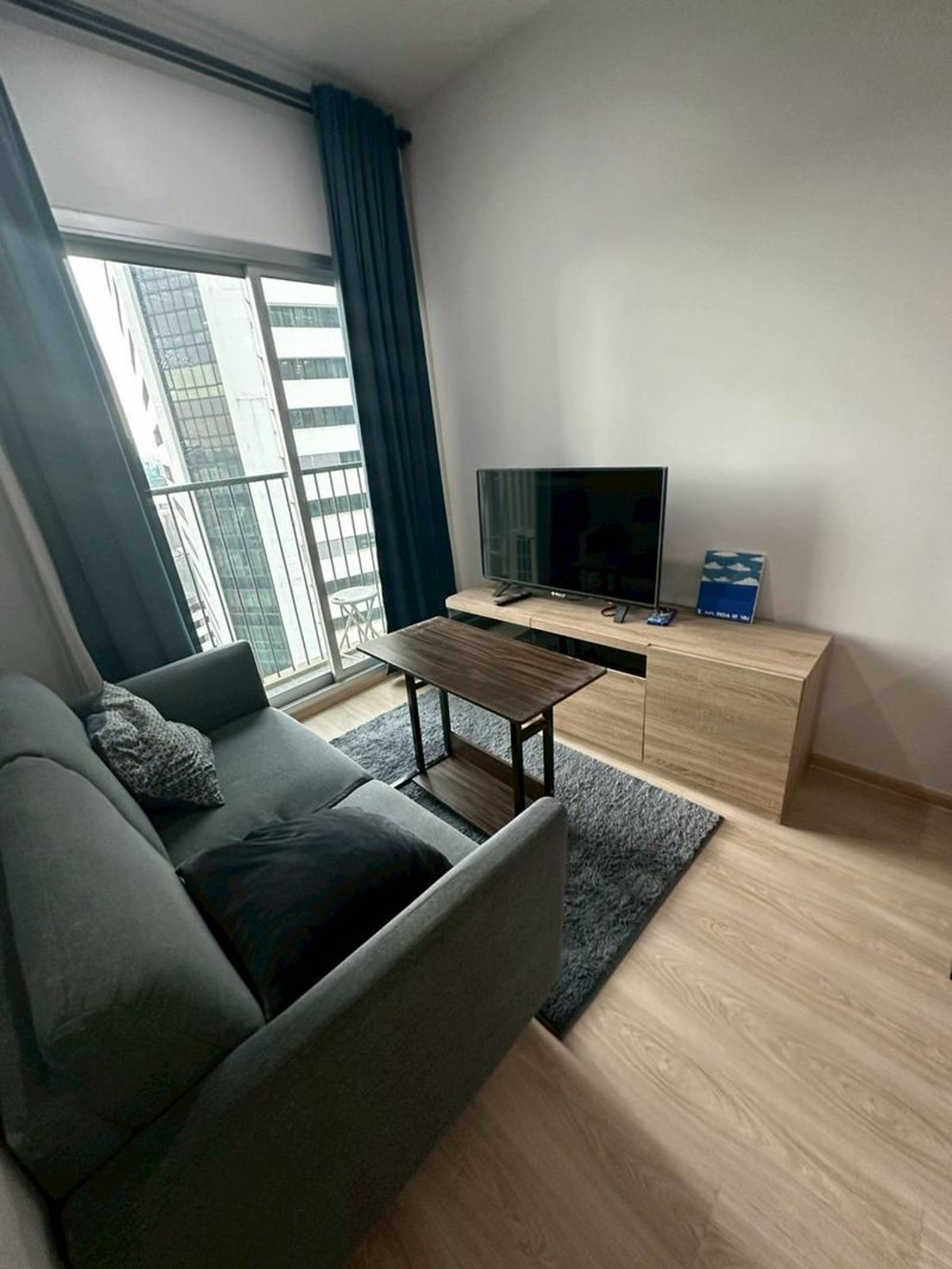 For RentCondoRatchadapisek, Huaikwang, Suttisan : [For rent] Condo near MRT Cultural Center | Noble Revolve Ratchada 2 | CBD Ratchada - Rama 9 location, near the office.