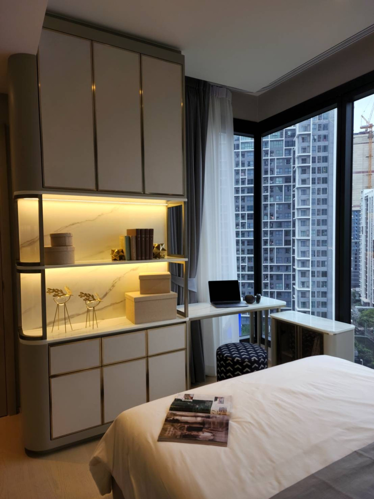 ให้เช่าคอนโดพระราม 9 เพชรบุรีตัดใหม่ RCA : 🔥 ปล่อยเช่าด่วน 🔥 ห้องสวยยัง ใหม่มาก ถูกมาก ห้องมุม  โครงการสุดฮอต   มีหลายห้อง  Call : 0619824959 Line ID :  elegant.289