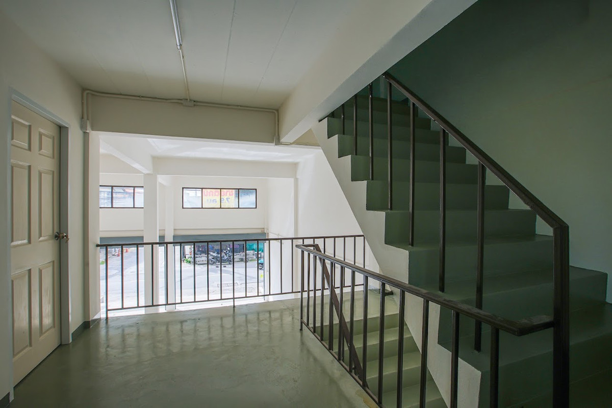 ขายอาคารพาณิชย์แจ้งวัฒนะ เมืองทอง : ตึกแถว อาคารพาณิชย์ 2 คูหา ซอยวัดเวฬุวนาราม13 รีโนเวทใหม่ทั้งหลัง