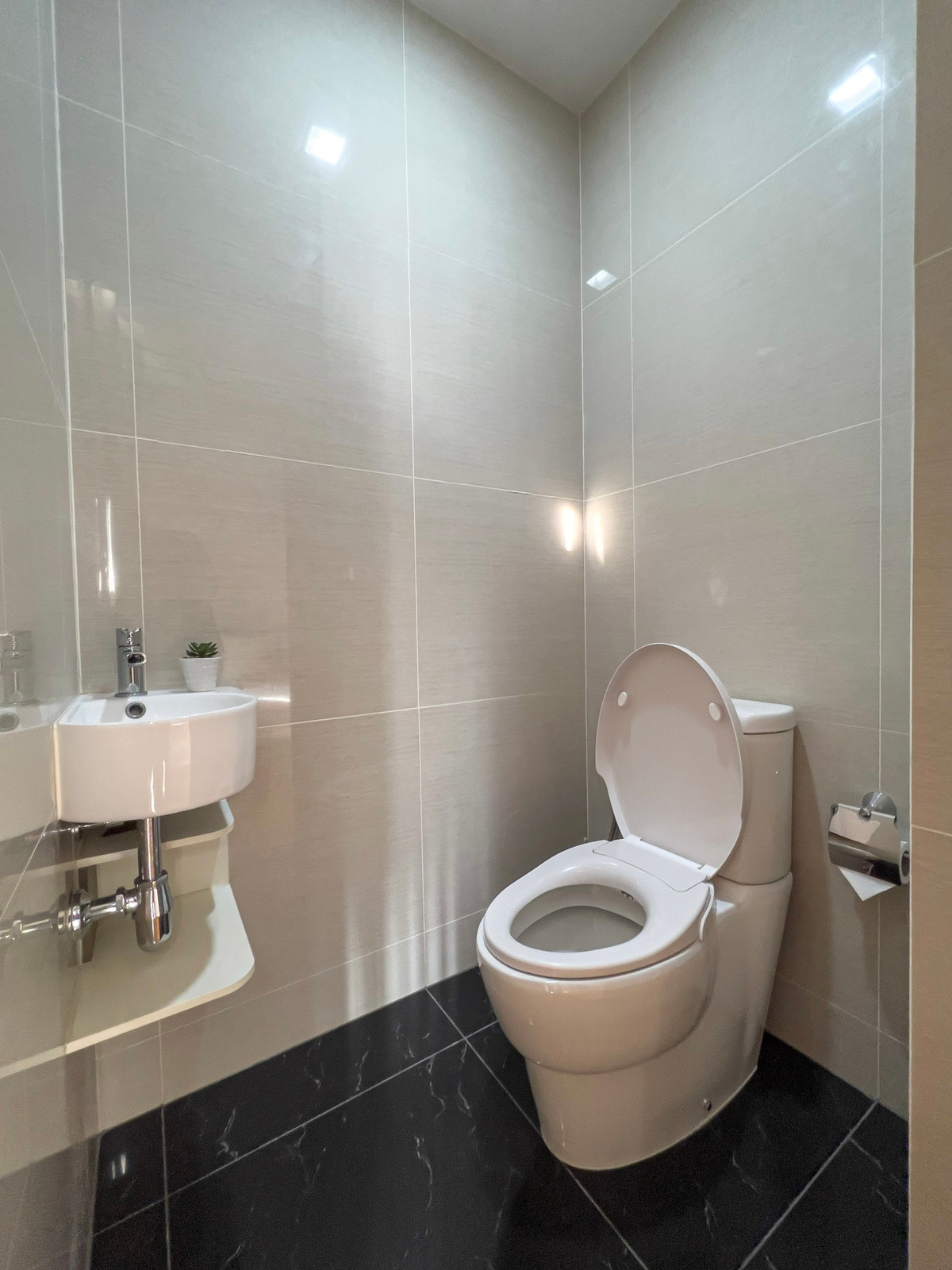 For RentCondoSukhumvit, Asoke, Thonglor : RC023626 Condo for rent at Park Origin Phrompong (Park 24) near BTS Phromphong.