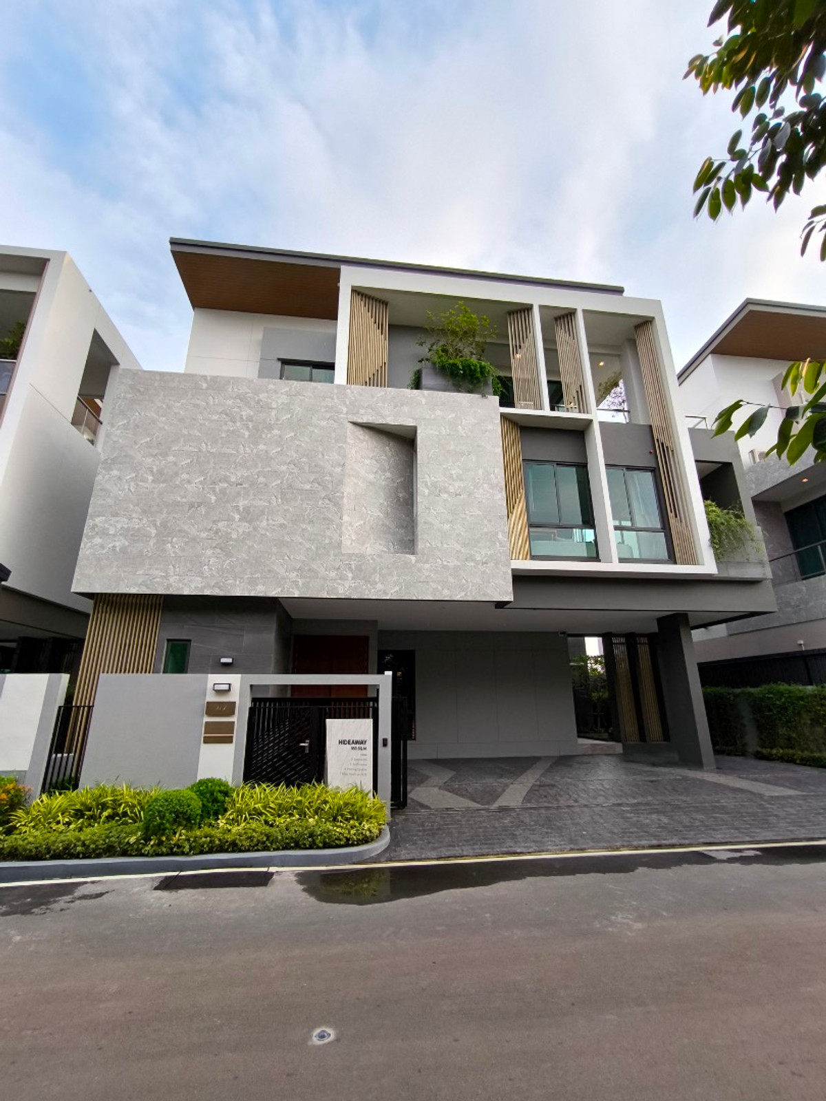 ขายบ้านนวมินทร์ รามอินทรา : 🏡 บ้านเดี่ยว The Gentry เกษตร-นวมินทร์ | หลังใหญ่สุด 5 นอน ราคา 38.9 ล้านบาท 📞: 065-626-5636 (คุณกี้)