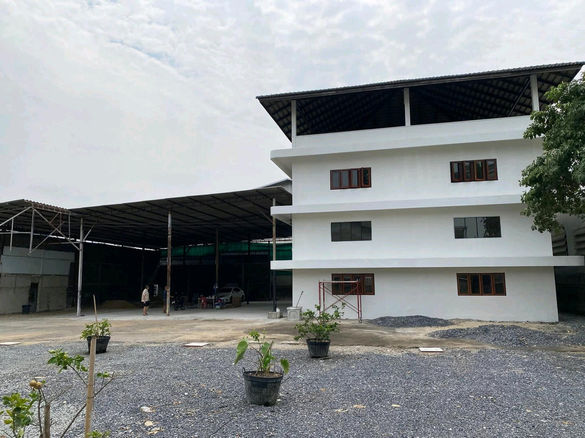 For RentWarehouseBangna, Bearing, Lasalle : Warehouse with office for rent, Bangna Km. 2, near Central Bangna, entire building renovated | Ready to use immediately