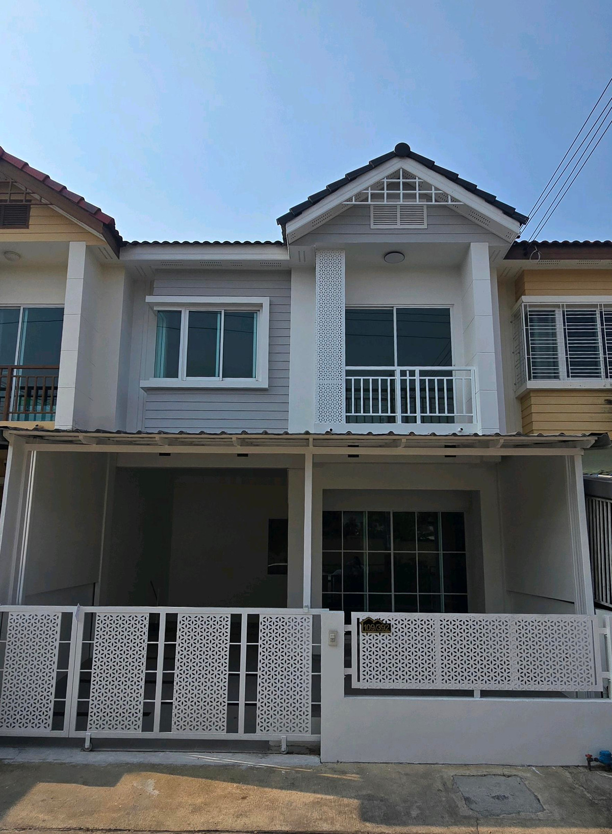 For SaleTownhomeRama 2, Bang Khun Thian : 🎉The most beautiful house in the alley. Until people in the village are jealous 🤯 Tum 087-4973355 Ban Phisan 3N 2N 2 Parking in front of the house, no one next to it.