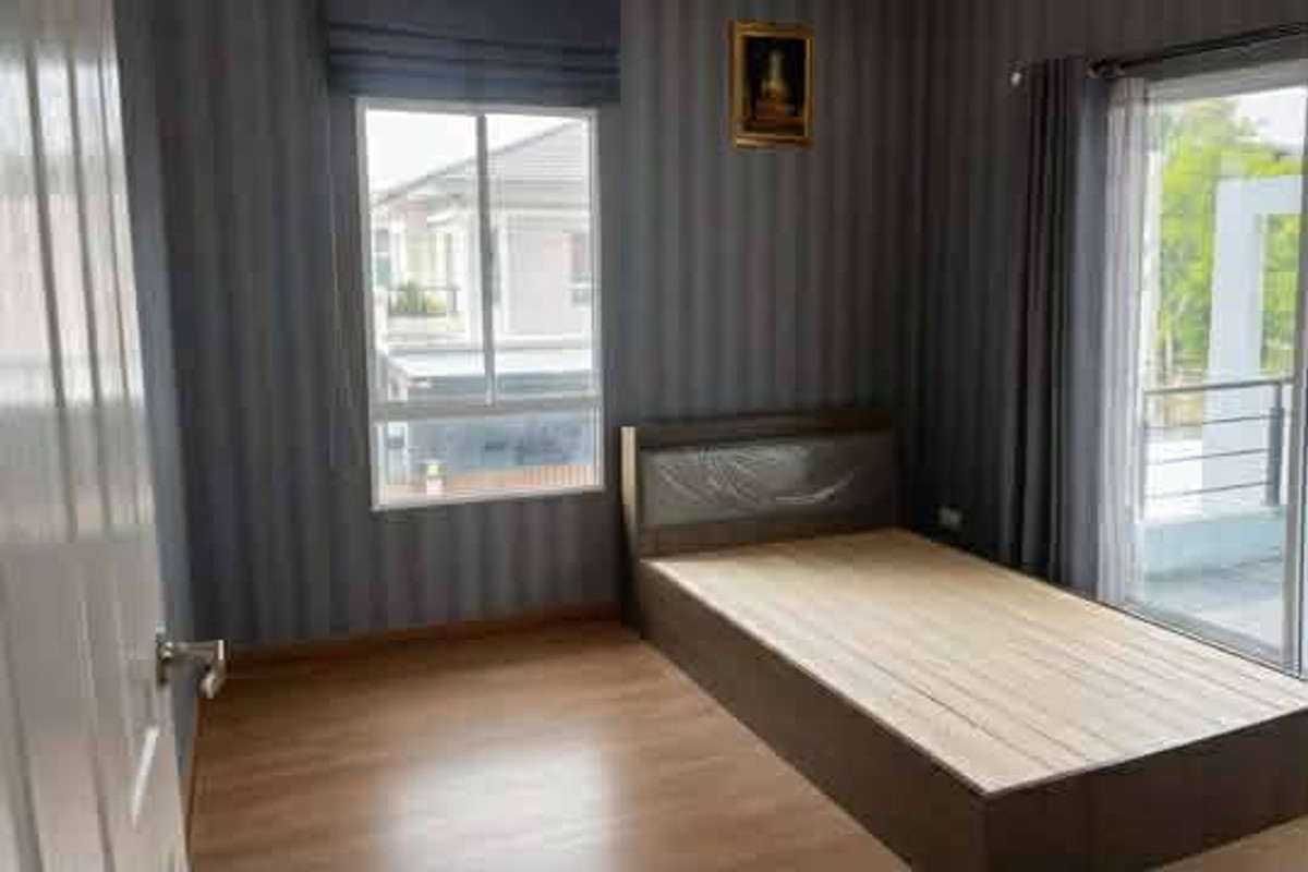 For RentSamut Prakan,Samrong : For rent, 2-story semi-detached house, The Plant Village, Thepharak, good condition, with furniture, price 25,000 baht.