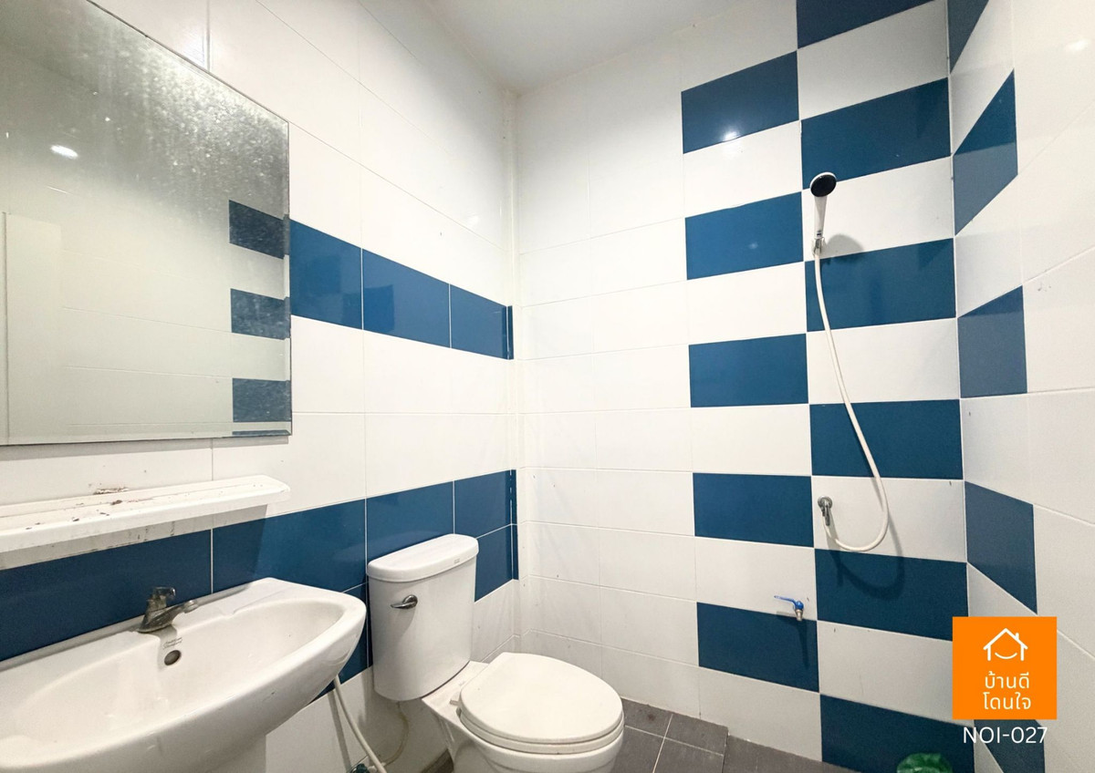 For SaleTownhomeMahachai Samut Sakhon : Selling cheapest! The Money Me Panthawong townhome, 2 floors, 20.3 sq m., 3 bedrooms, 2 bathrooms, next to the main road, beginning of the project, can be traded.