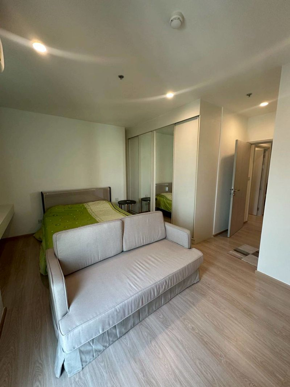 ให้เช่าคอนโดรัชดา ห้วยขวาง : ให้เช่า!! คอนโดใกล้MRT ศูนย์วัฒนธรรม | ✨Noble Revolve Ratchada 2 | ชั้นสูง 2 ห้องนอน เครื่องใช้ไฟฟ้าครบ