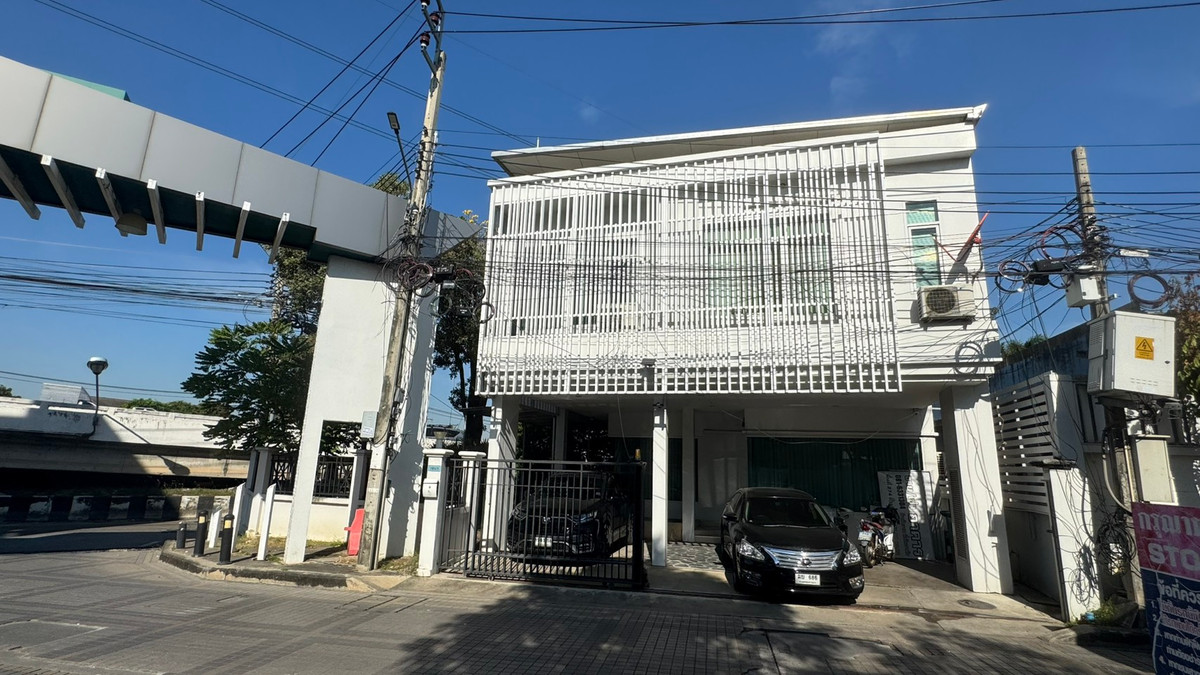 For SaleHome OfficeRama5, Ratchapruek, Bangkruai : Cheapest in this area, home office for sale, land 77 wa, building 274 sq m., next to Kanchanaphisek Road, parking for 3 cars.