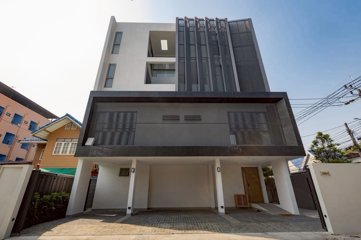 HouseKaset Nawamin,Ladplakao : Exclusive 4-Storey Modern Luxury Pool Villa with Private Lift at SYMMETRY Kaset–Nawamin,  45 sq.w Land 410 sq.m Usable Area, For Sale 29,900,000 Baht or For Rent 270,000 Baht per Month