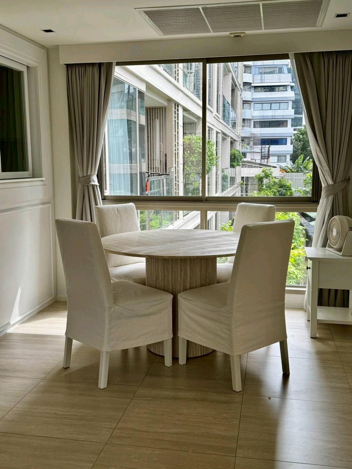 ให้เช่าคอนโดวิทยุ ชิดลม หลังสวน : ให้เช่า คอนโดหรู 2 ห้องนอน ใกล้ BTS เพลินจิต 