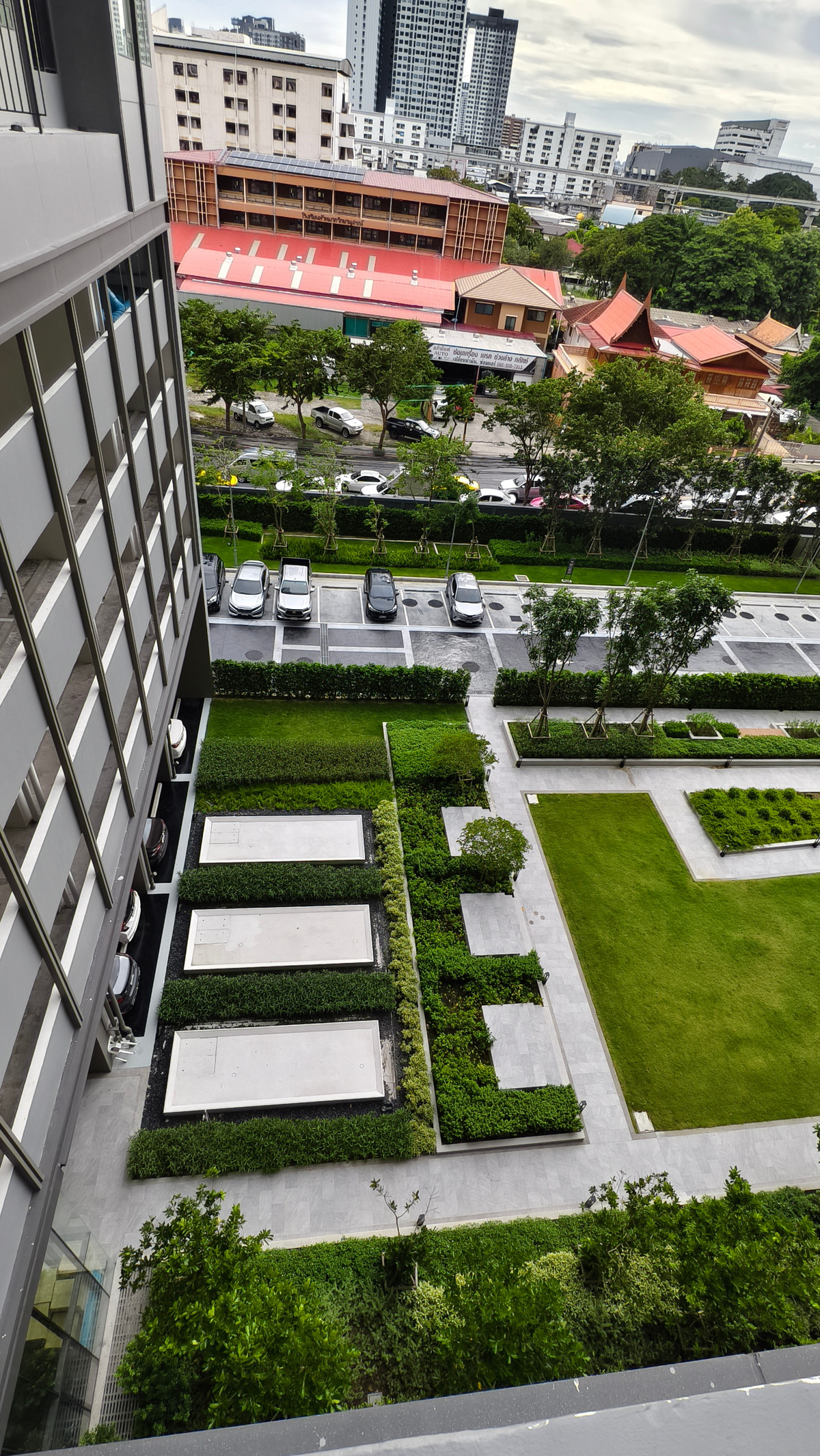 For RentCondoRamkhamhaeng, Hua Mak : The Livin Ramkhamhaeng  Brand new, unfurnished, suitable for tenants with their own furniture 8000thb