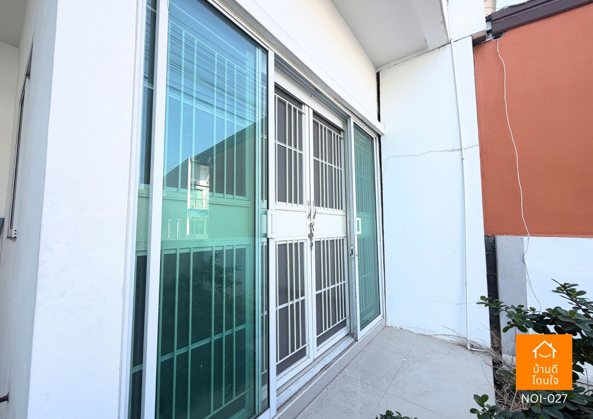 For SaleTownhomeMahachai Samut Sakhon : Selling cheapest! The Money Me Panthawong townhome, 2 floors, 20.3 sq m., 3 bedrooms, 2 bathrooms, next to the main road, beginning of the project, can be traded.