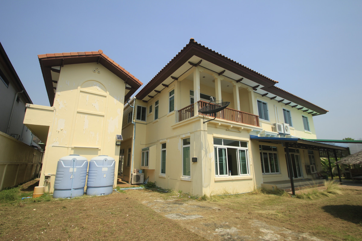 ขายบ้านพระราม 2 บางขุนเทียน : ขายด่วนบ้านเดี่ยวพระราม2 สารินซิตี้ หลังบ้านติดทะเลสาบกว้าง บรรยากาศเป็นส่วนตัวมาก บ้านรุ่นใหญ่ 305.3วา ฮวงจุ้ยบ้านดีรูปที่ดินถุงเงินถุงทอง บ้านกว้างเหมาะครอบครัวใหญ่ พร้อมเรือนรับรอง 2 ชั้นแยกต่างหาก สนามหญ้าหลังบ้านและข้างบ้านเป็นธรรมชาติ