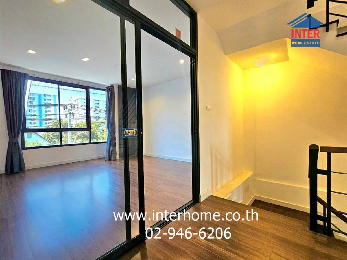 ขายอาคารพาณิชย์นวมินทร์ รามอินทรา : อาคารพาณิชย์ 4 ชั้น 26.6 ตร.ว. หมู่บ้านเดอะรักษ์ รามอินทรา 65 ใกล้ตลาดถนมมิตร ซอยรามอินทรา65 ถนนรามอินทรา ถนนซอยรามอินทรา65 เขตบางเขน กรุงเทพมหานคร