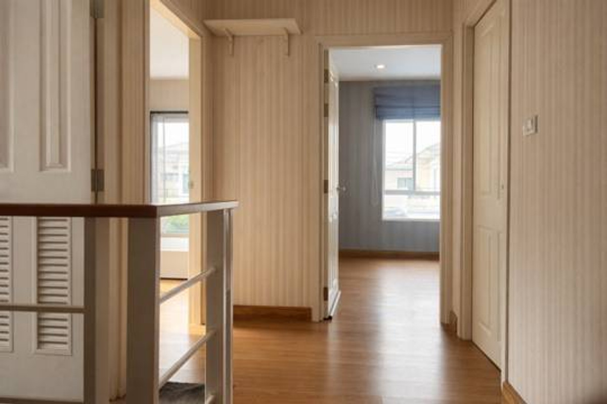 For RentSamut Prakan,Samrong : For rent, 2-story semi-detached house, The Plant Village, Thepharak, good condition, with furniture, price 25,000 baht.