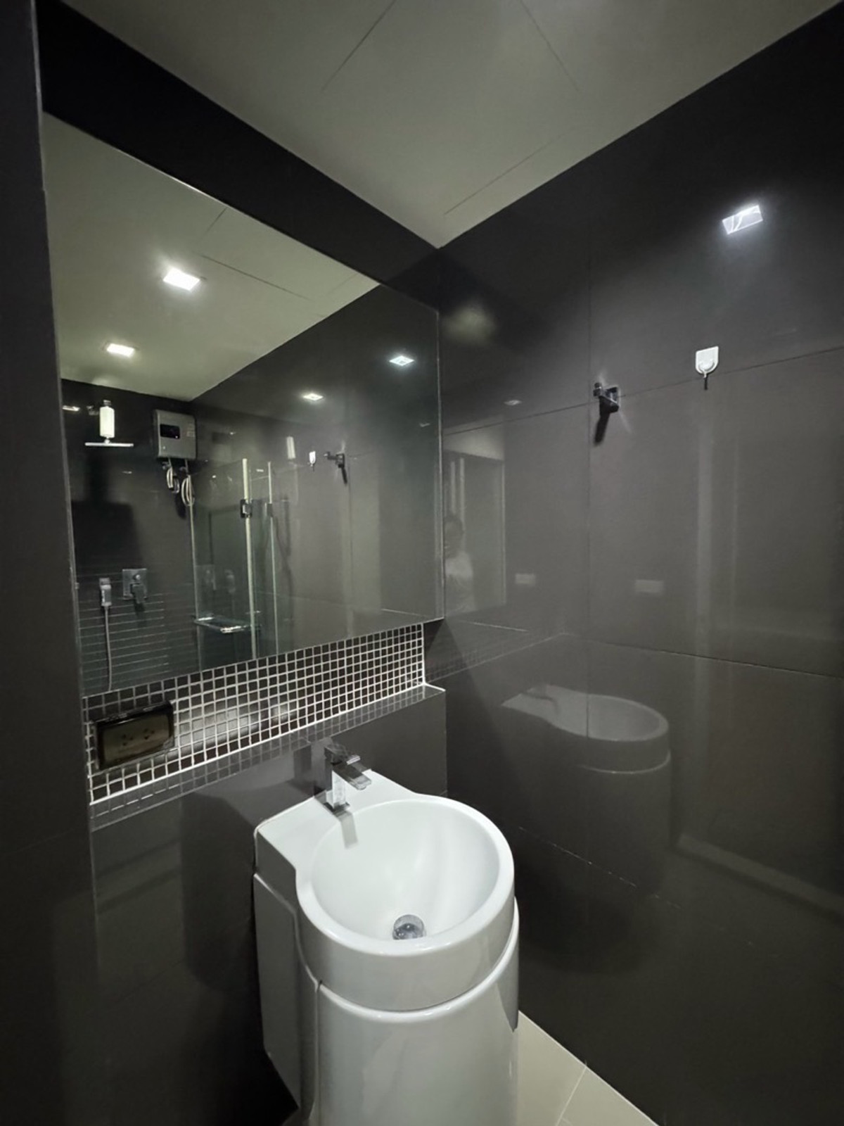 For SaleCondoSapankwai,Jatujak : Renovated Condo for Sale with Tenant | 5% Yield (Rhythm Phahol Ari)