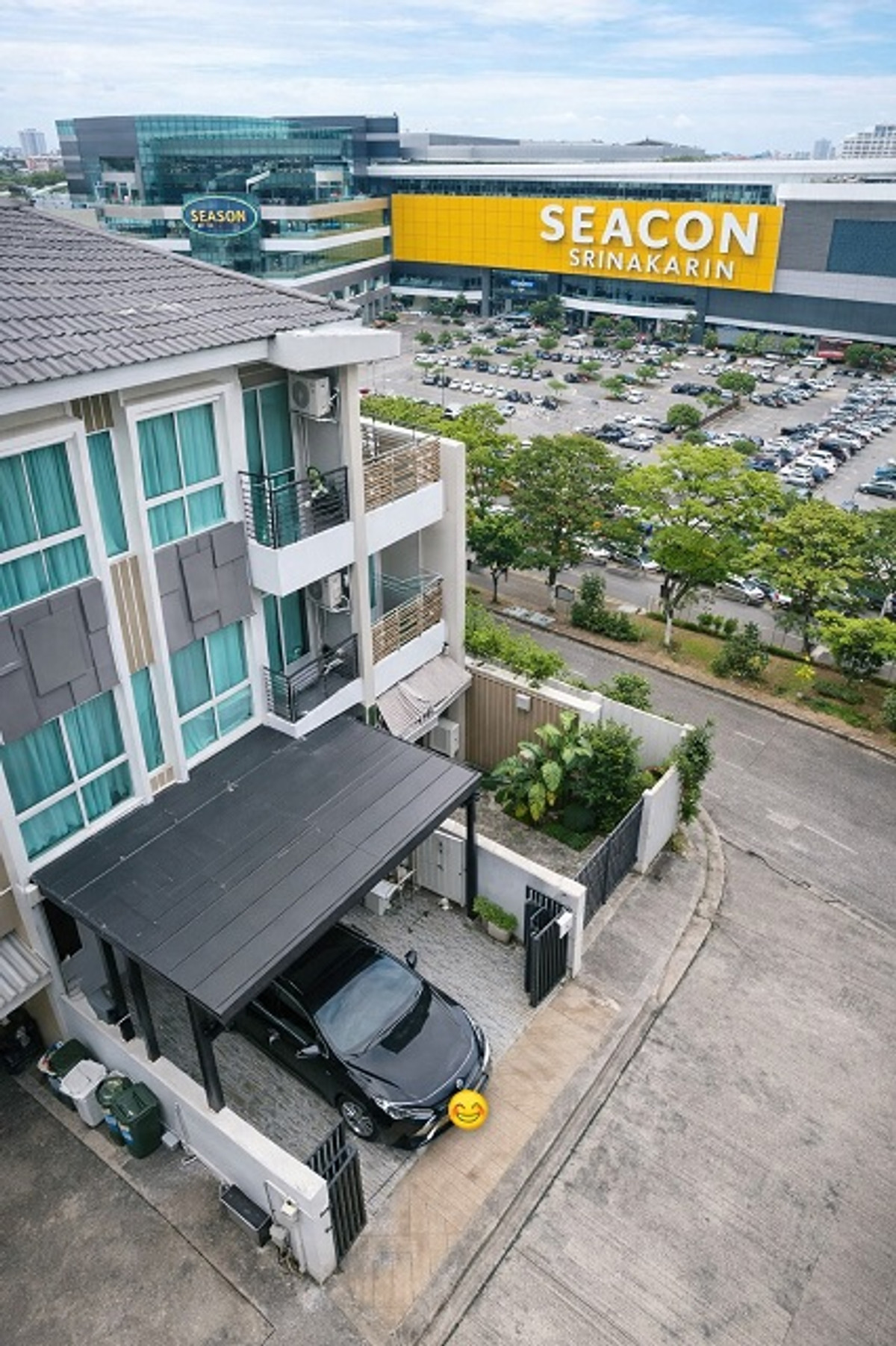 For RentTownhomeSilom, Saladaeng, Bangrak : OnNut 44-48 3story townhome for rent or sale 3beds MRT Srinakarin38 600m. 3baths Seacon Square 1.5k