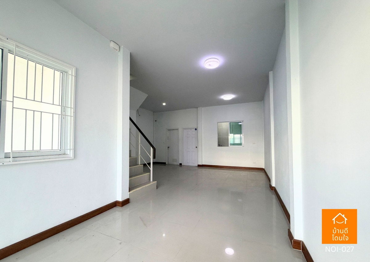 For SaleTownhomeMahachai Samut Sakhon : Selling cheapest! The Money Me Panthawong townhome, 2 floors, 20.3 sq m., 3 bedrooms, 2 bathrooms, next to the main road, beginning of the project, can be traded.