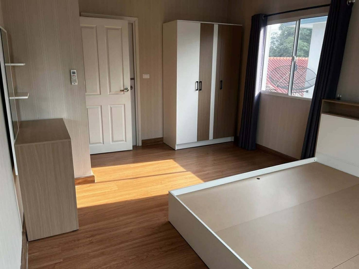 For RentSamut Prakan,Samrong : For rent, 2-story semi-detached house, The Plant Village, Thepharak, good condition, with furniture, price 25,000 baht.