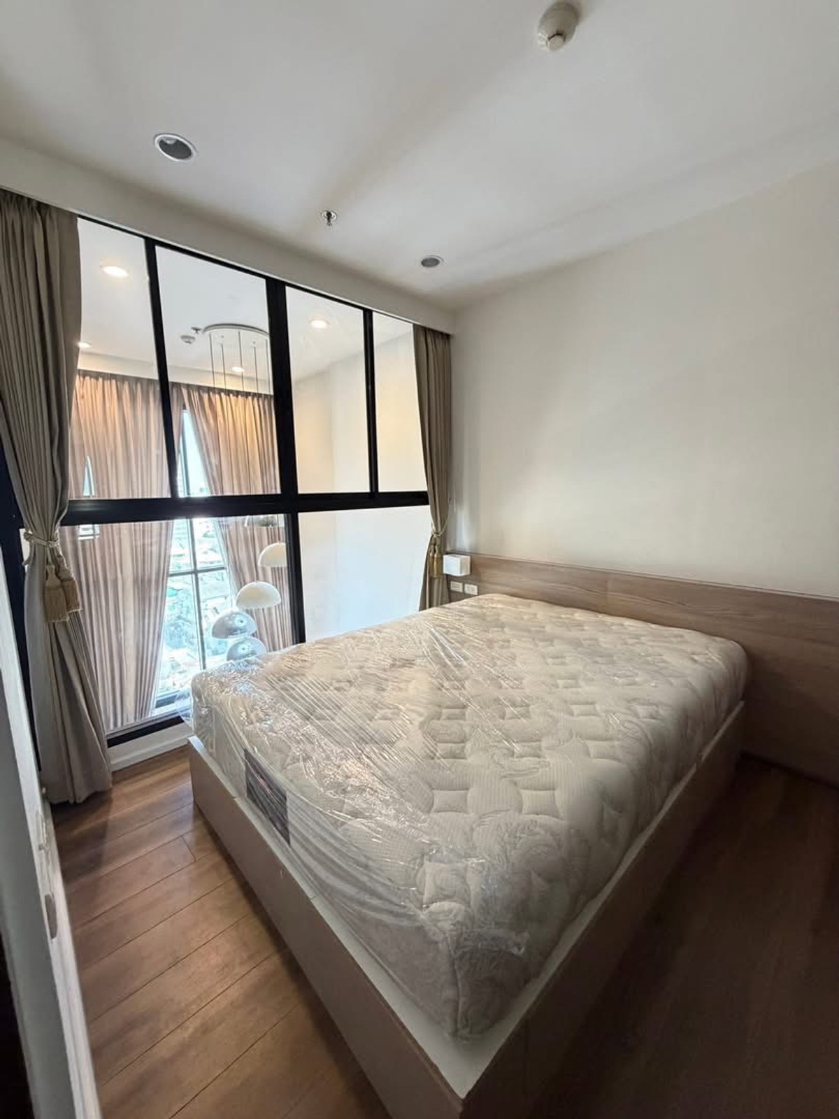 For SaleCondoSapankwai,Jatujak : You cant find this price anymore. Onyx Phahonyothin, Duplex type 43sqm. The room has just been renovated, completely new, not rented, ready to reserve today.  If interested, you can make an appointment to view at 064-6696546 Minnie. You can contact Line a