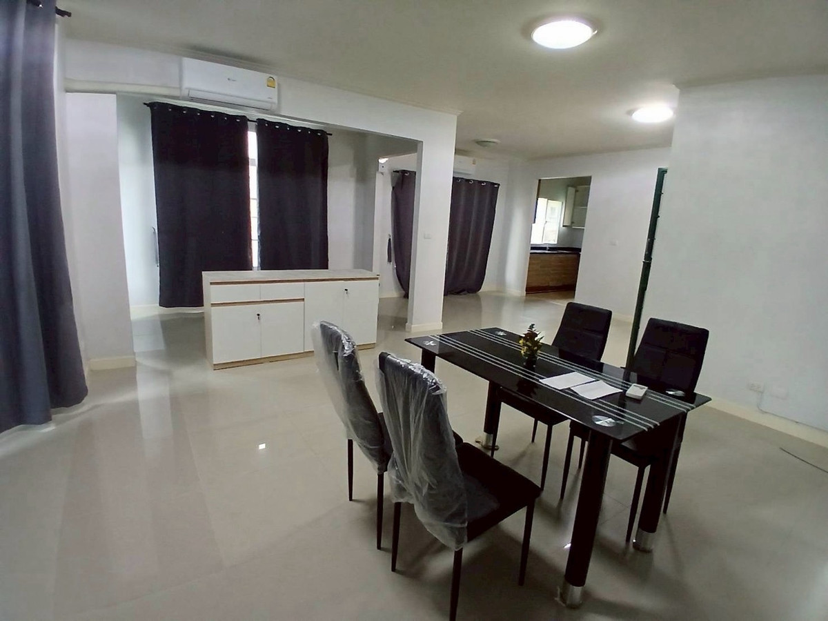 ให้เช่าบ้านมีนบุรี-ร่มเกล้า : บ้านเช่า หมู่บ้านภัสสร 13 สุวินทวงศ์ 86 พื้นที่ดิน 100 ตร.วา บ้านเดี่ยว 3 ห้องนอน จอดรถ 5 คัน
