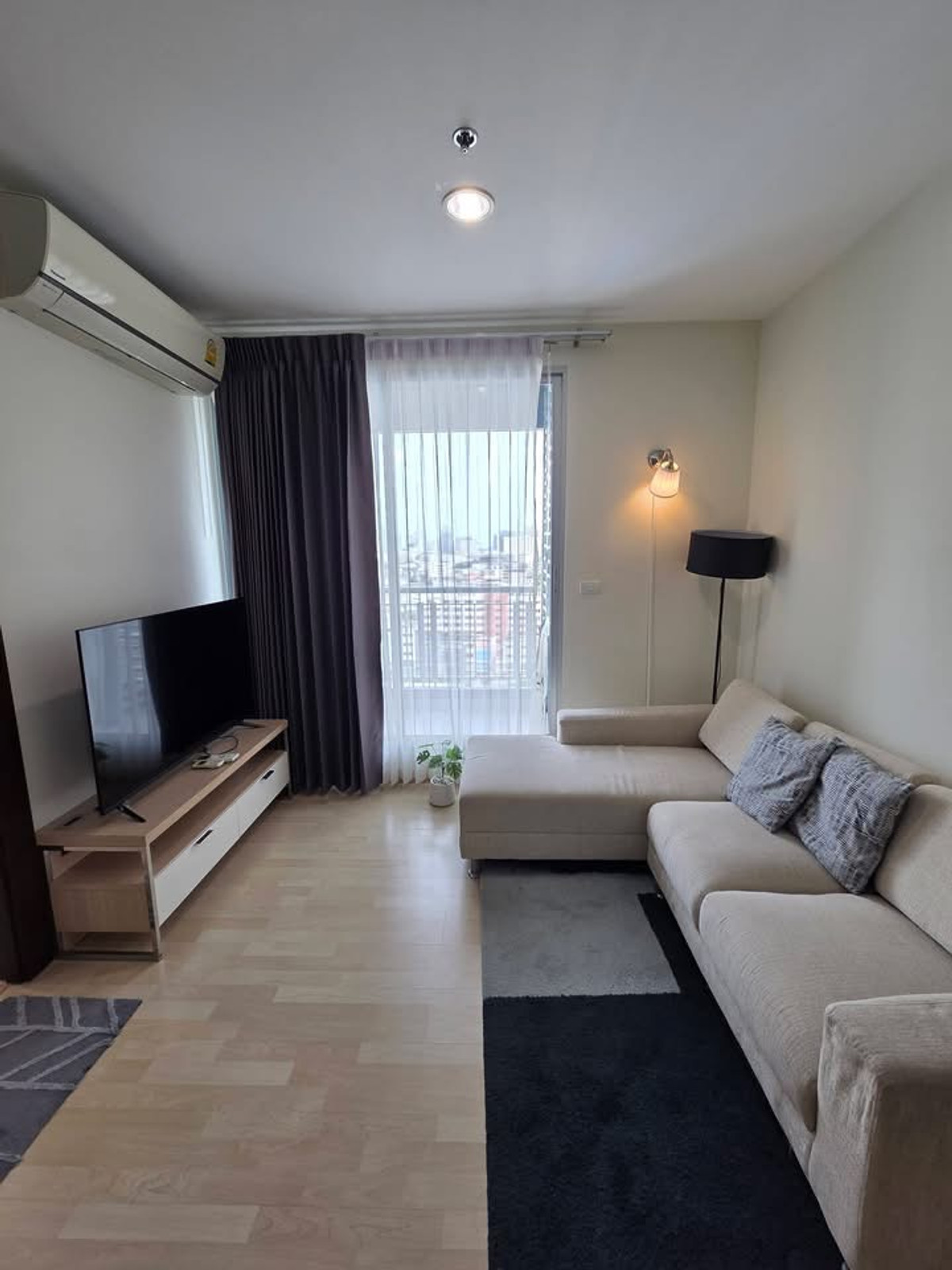 For RentCondoRatchadapisek, Huaikwang, Suttisan : RC023726 Newly renovated condo for rent at Rhythm Ratchada next to MRT Ratchadapisek.