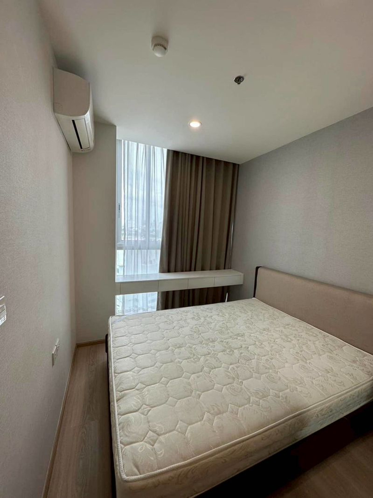 For RentCondoRatchadapisek, Huaikwang, Suttisan : Only 17k🔥!! Condo for rent near MRT Cultural Center, 50 meters | Noble Revolve Ratchada 2 | Fully furnished, electrical appliances, ready to move in.