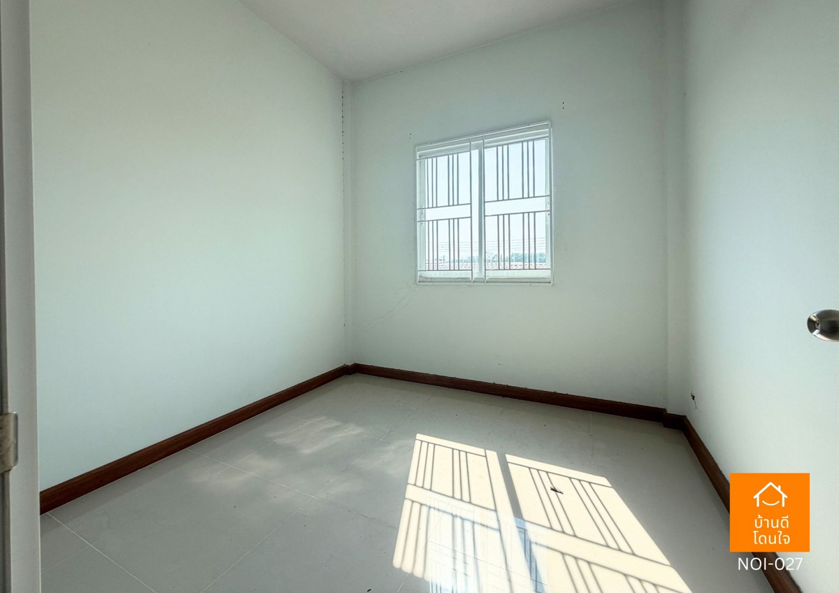 For SaleTownhomeMahachai Samut Sakhon : Selling cheapest! The Money Me Panthawong townhome, 2 floors, 20.3 sq m., 3 bedrooms, 2 bathrooms, next to the main road, beginning of the project, can be traded.