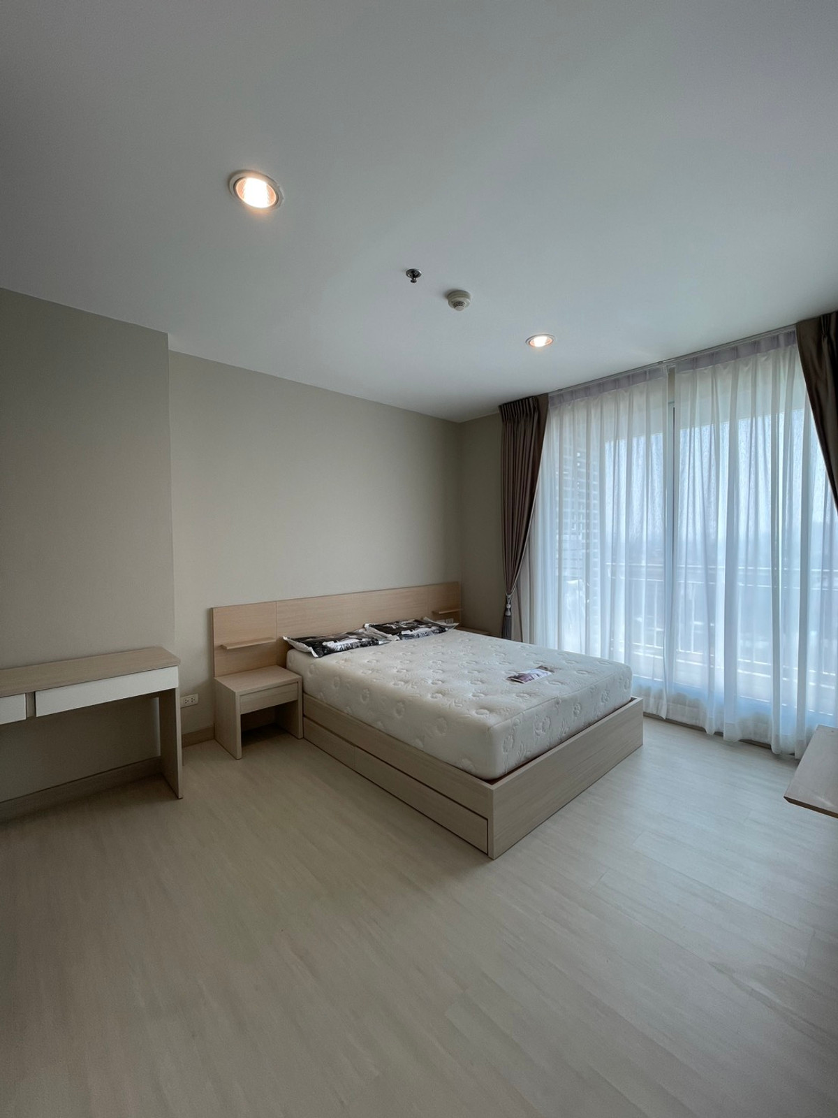 For RentCondoRatchadapisek, Huaikwang, Suttisan : For Rent Condo Rhythm Ratchada Fully Furnished(S15-42351)