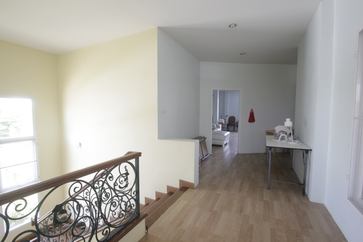 ขายบ้านพระราม 2 บางขุนเทียน : ขายด่วนบ้านเดี่ยวพระราม2 สารินซิตี้ หลังบ้านติดทะเลสาบกว้าง บรรยากาศเป็นส่วนตัวมาก บ้านรุ่นใหญ่ 305.3วา ฮวงจุ้ยบ้านดีรูปที่ดินถุงเงินถุงทอง บ้านกว้างเหมาะครอบครัวใหญ่ พร้อมเรือนรับรอง 2 ชั้นแยกต่างหาก สนามหญ้าหลังบ้านและข้างบ้านเป็นธรรมชาติ