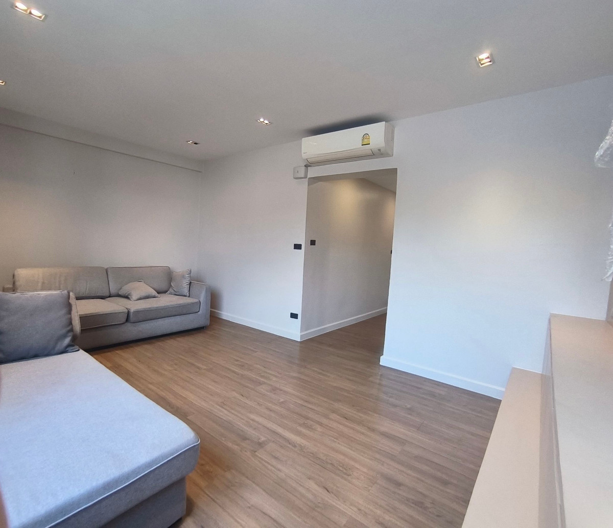 ให้เช่าคอนโดสุขุมวิท อโศก ทองหล่อ : The Prestige 49 ให้เช่า คอนโด 3 ห้องนอน 3 ห้องน้ำ 186 ตร.ม. ชั้น 1 ติดสระว่ายน้ำ