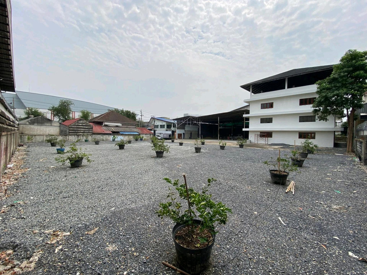 For RentWarehouseBangna, Bearing, Lasalle : Warehouse with office for rent, Bangna Km. 2, near Central Bangna, entire building renovated | Ready to use immediately