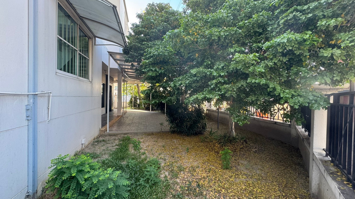 For SaleHome OfficeRama5, Ratchapruek, Bangkruai : Cheapest in this area, home office for sale, land 77 wa, building 274 sq m., next to Kanchanaphisek Road, parking for 3 cars.