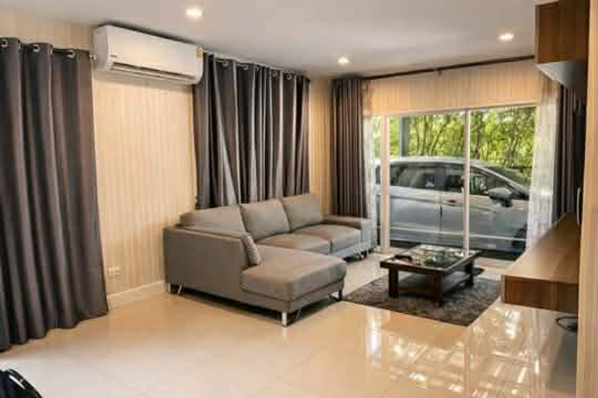 For RentSamut Prakan,Samrong : For rent, 2-story semi-detached house, The Plant Village, Thepharak, good condition, with furniture, price 25,000 baht.