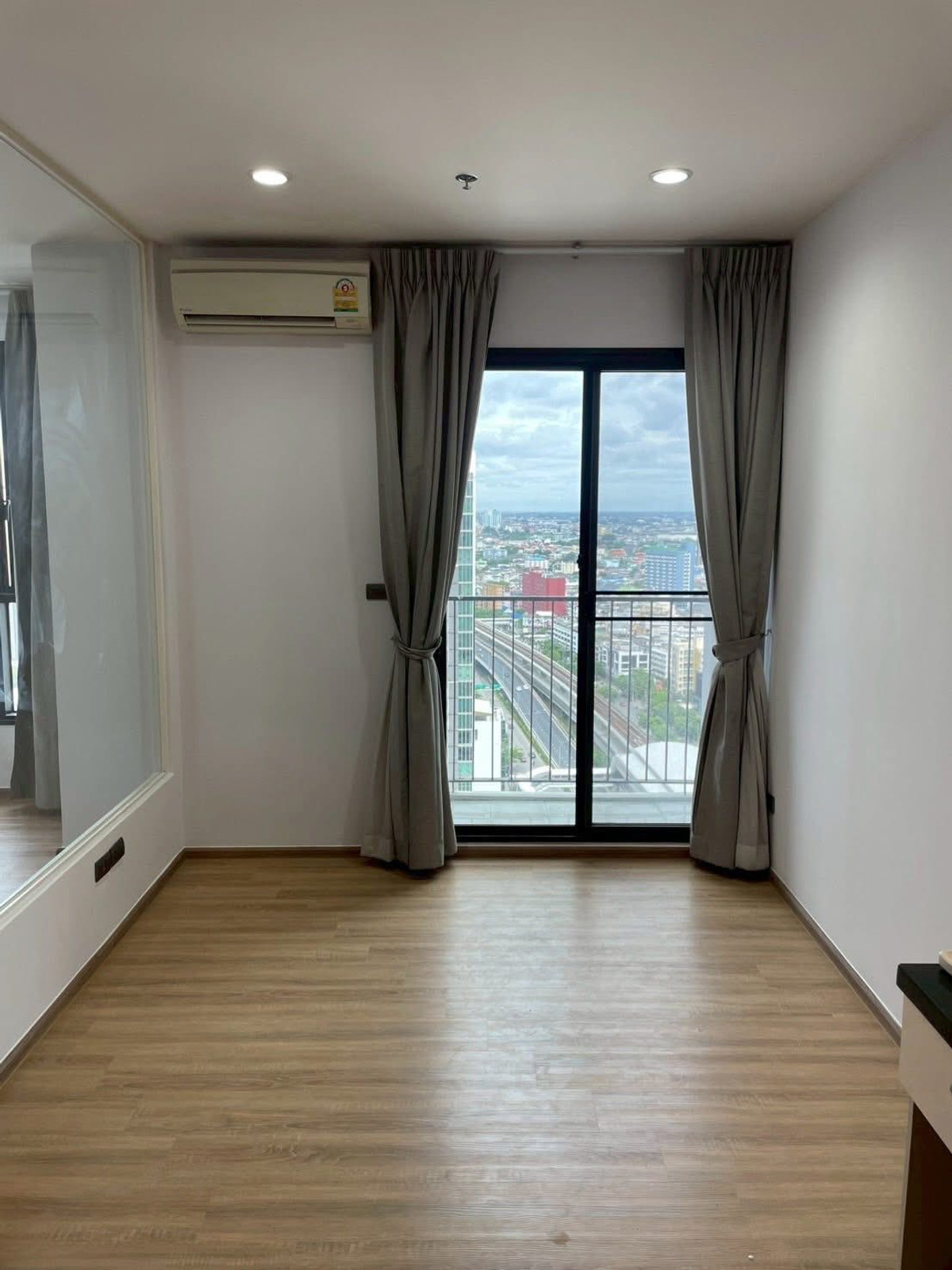 ขายคอนโดวงเวียนใหญ่ เจริญนคร : 🏠✨ ฟิวส์ สาทร-ตากสิน | ขายคอนโด 1 ห้องนอน (HBH-SI-64)