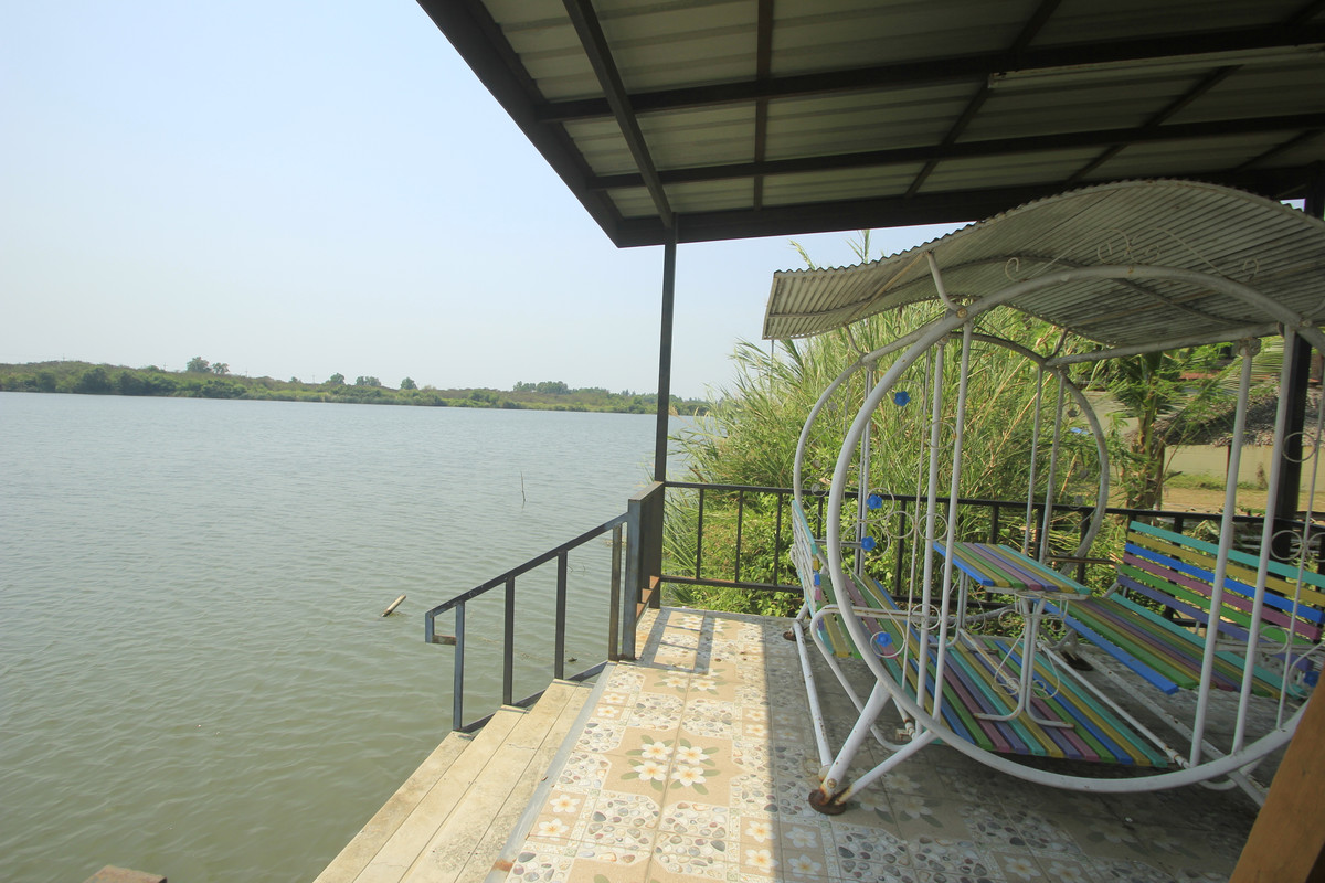 ขายบ้านพระราม 2 บางขุนเทียน : ขายด่วนบ้านเดี่ยวพระราม2 สารินซิตี้ หลังบ้านติดทะเลสาบกว้าง บรรยากาศเป็นส่วนตัวมาก บ้านรุ่นใหญ่ 305.3วา ฮวงจุ้ยบ้านดีรูปที่ดินถุงเงินถุงทอง บ้านกว้างเหมาะครอบครัวใหญ่ พร้อมเรือนรับรอง 2 ชั้นแยกต่างหาก สนามหญ้าหลังบ้านและข้างบ้านเป็นธรรมชาติ