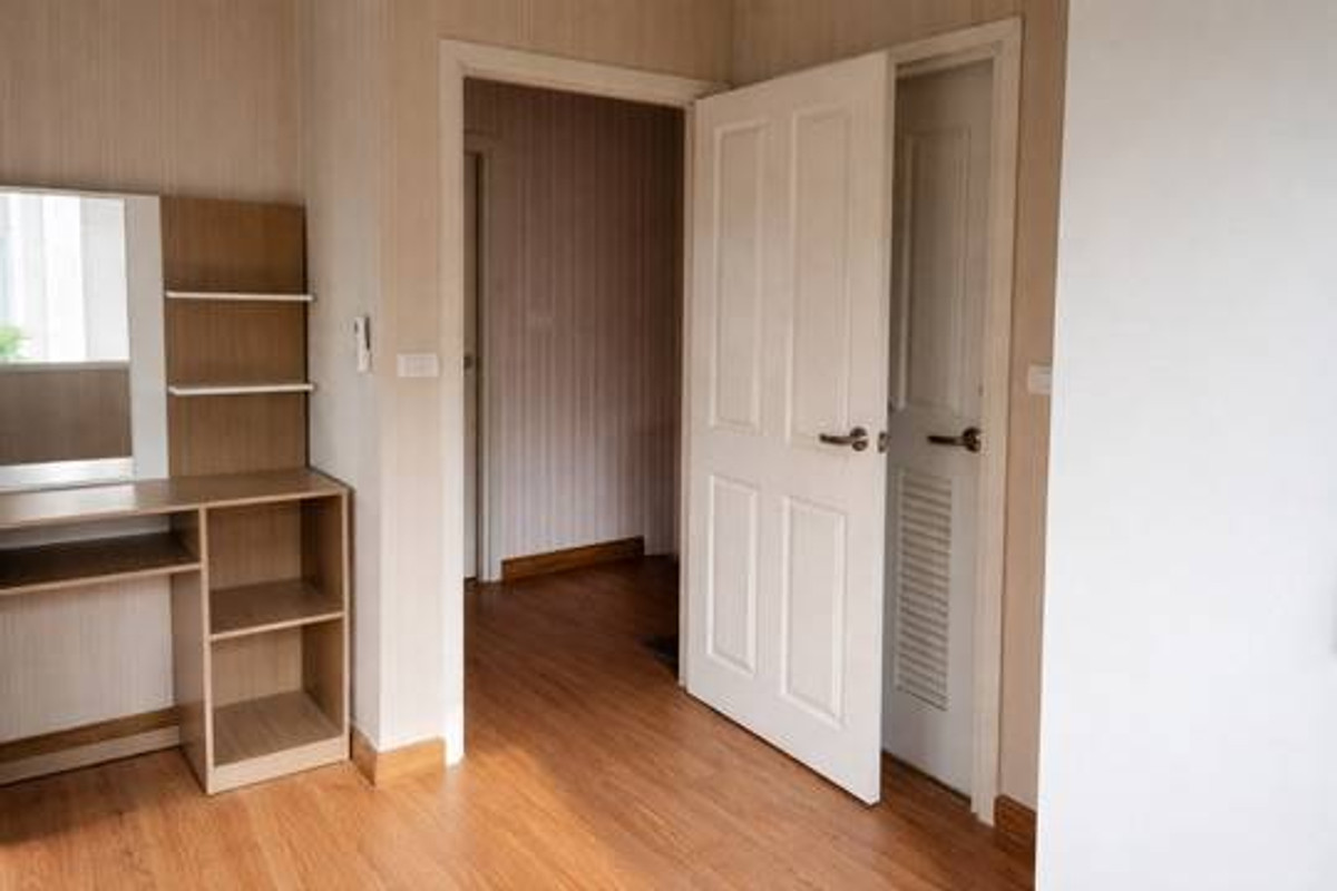 For RentSamut Prakan,Samrong : For rent, 2-story semi-detached house, The Plant Village, Thepharak, good condition, with furniture, price 25,000 baht.