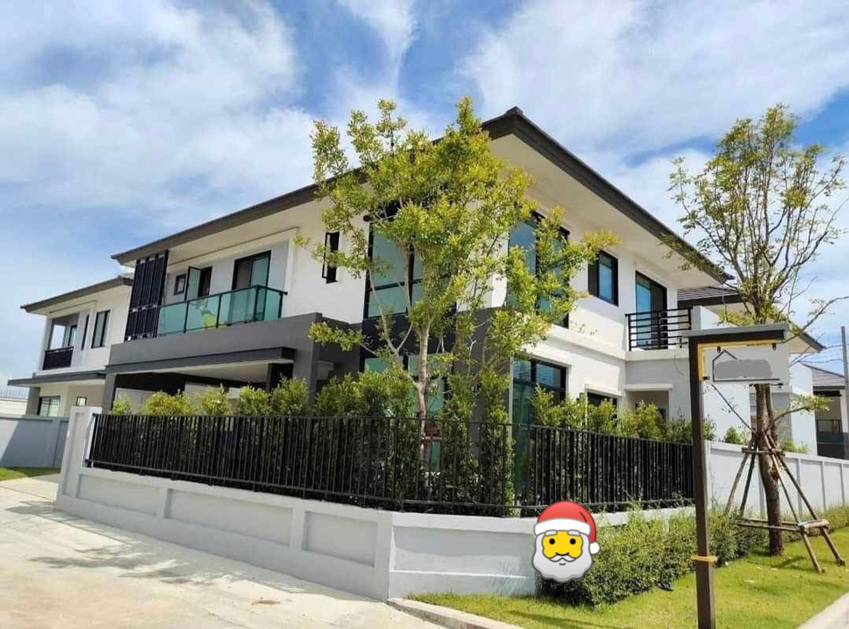 ให้เช่าบ้านสมุทรปราการ สำโรง : ให้เช่าบ้านเดี่ยวหลังใหญ่ 2 ชั้น โครงการบริทาเนีย บางนา-สุวรรณภูมิ กม.26 สไตล์ Modern British Luxury 4 ห้องนอน 5 ห้องน้ำ ใกล้ทางด่วน Central Village สนามบินสุวรรณภูมิ  #รับต่างชาติ 🌟ราคาเช่า 80,000/เดือน (รวมส่วนกลาง)