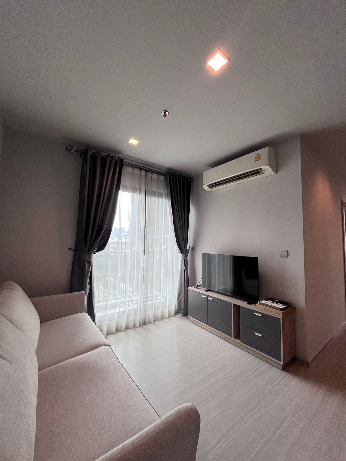 ให้เช่าคอนโดพระราม 9 เพชรบุรีตัดใหม่ RCA : RC023426 Condo 2 beds for rent at Life Asoke Rama 9 ใกล้ MRT พระราม 9 เพียง 300 ม.