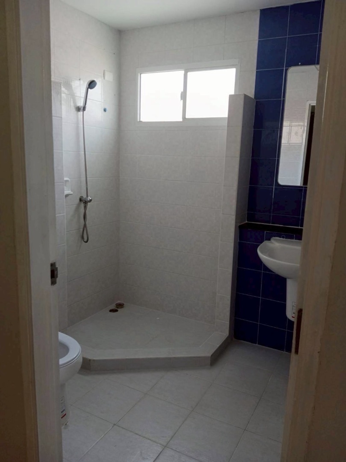 ให้เช่าบ้านมีนบุรี-ร่มเกล้า : บ้านเช่า หมู่บ้านภัสสร 13 สุวินทวงศ์ 86 พื้นที่ดิน 100 ตร.วา บ้านเดี่ยว 3 ห้องนอน จอดรถ 5 คัน
